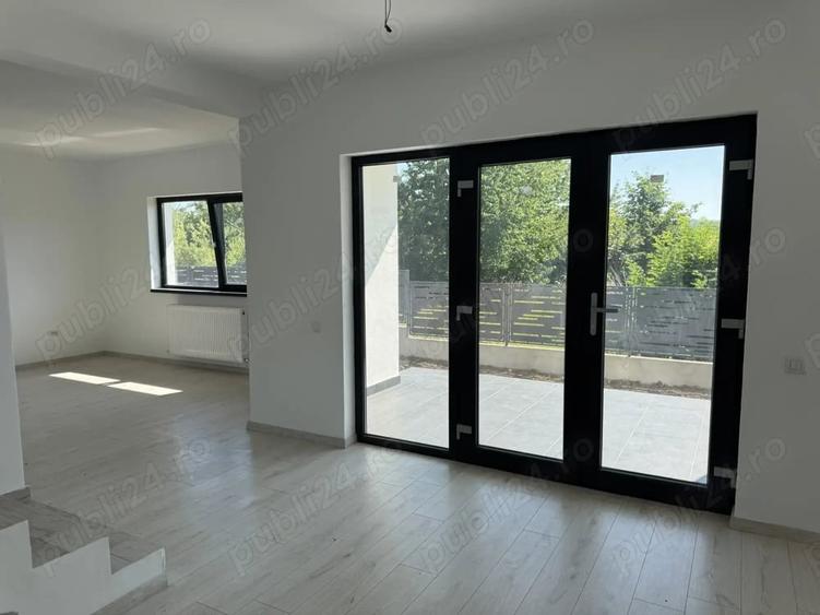 Casă cu 4 camere cu Teren 1500 Mp în Central