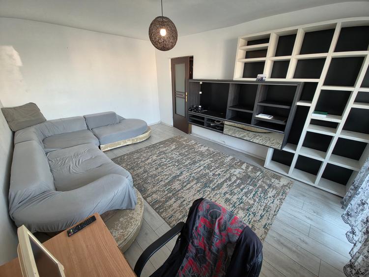 Apartament cu 3 camere decomandat în Tomis Nord