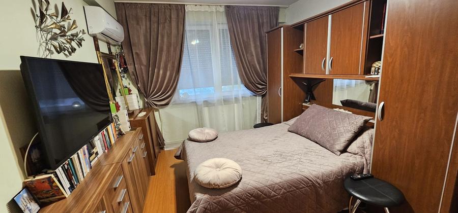 Apartament cu 4 camere decomandat în Titan