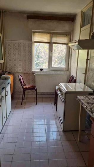 Apartament cu 3 camere decomandat în Berceni