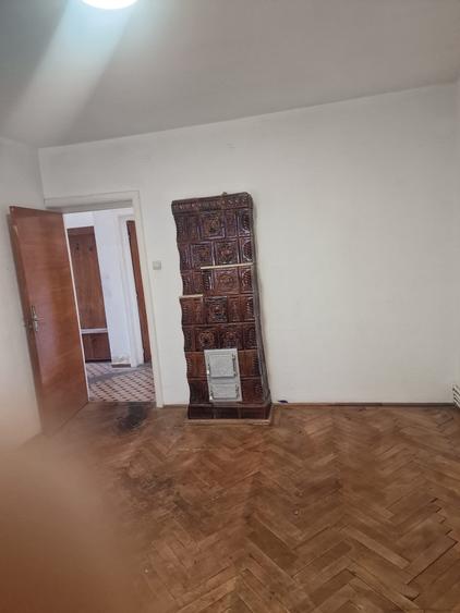 Casă individuală cu 9 camere cu Garaj în Otopeni