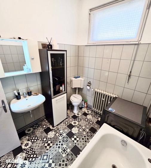 Casă cu 3 camere decomandat cu Canalizare în Central