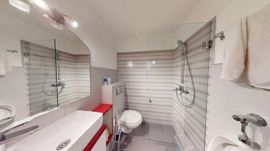 Apartament cu 3 camere decomandat în Astra
