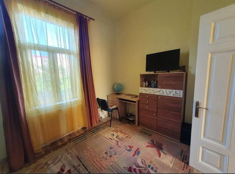Casă cu 3 camere cu Teren 300 Mp în Central
