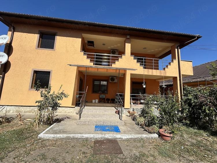 Casă cu 4 camere cu Teren 1812 Mp în Central