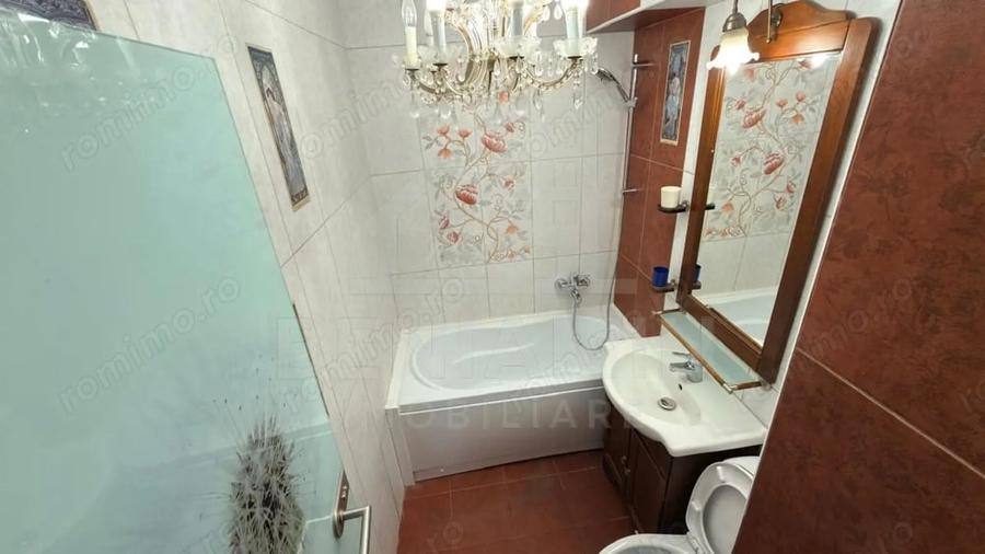 Apartament cu 3 camere decomandat în Sărari