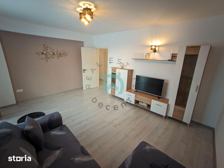 Apartament cu 3 camere decomandat, mobilat în Tractorul