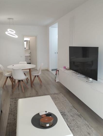 Apartament cu 3 camere semidecomandat în Central