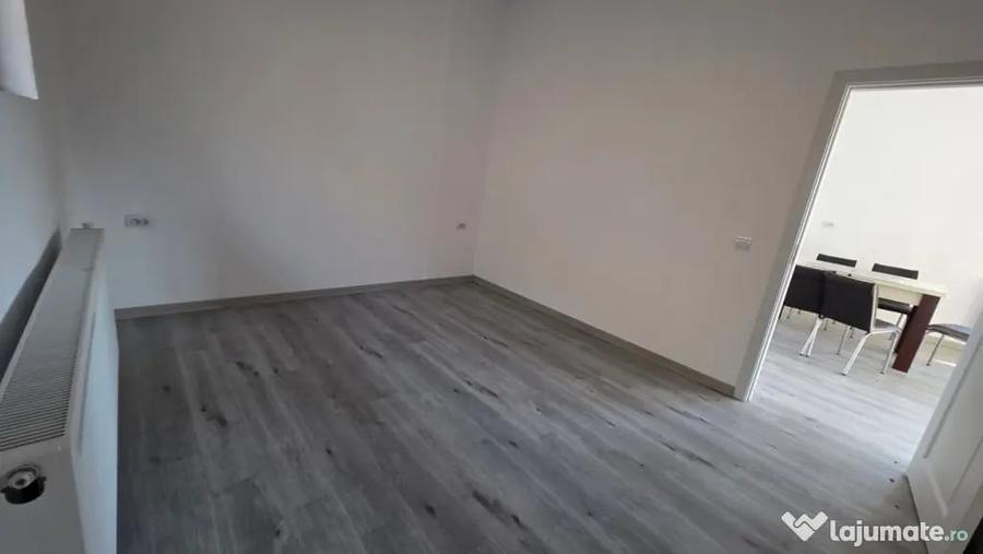 Casă cu 3 camere cu Teren 1890 Mp în Central