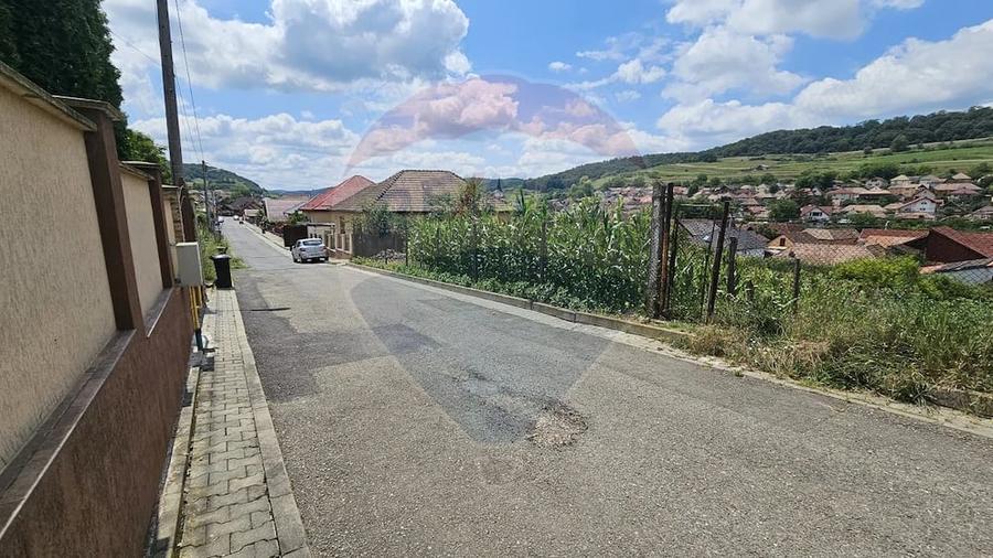 Teren de 1103 mp, în Sud