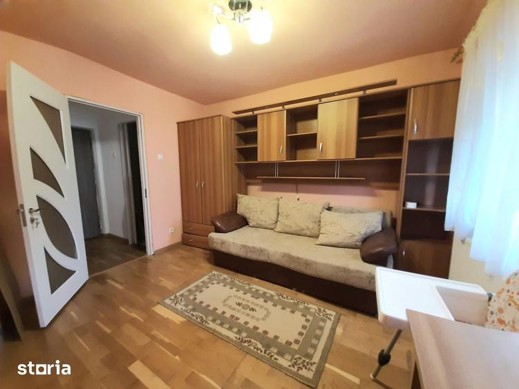 Apartament cu 3 camere semidecomandat în Micro 16