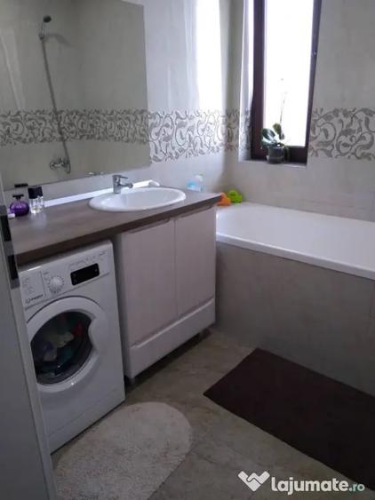 Apartament cu 3 camere semidecomandat în Mărăști