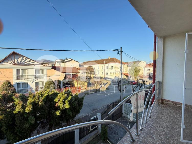 Casă individuală cu 6 camere cu Canalizare în Central