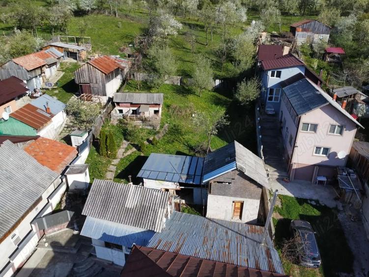 Casă cu 6 camere în Valea
