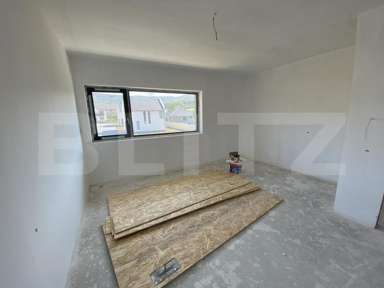 Casă individuală cu 4 camere cu Teren 500 Mp în Exterior Sud