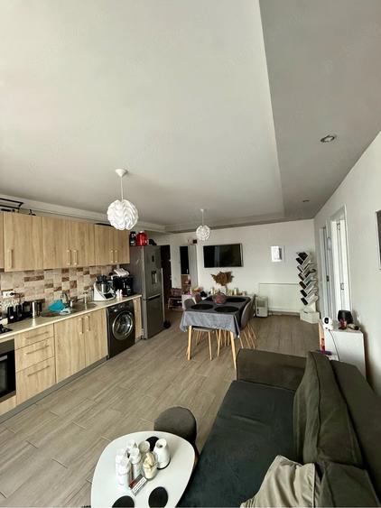 Apartament cu 3 camere decomandat în Florești