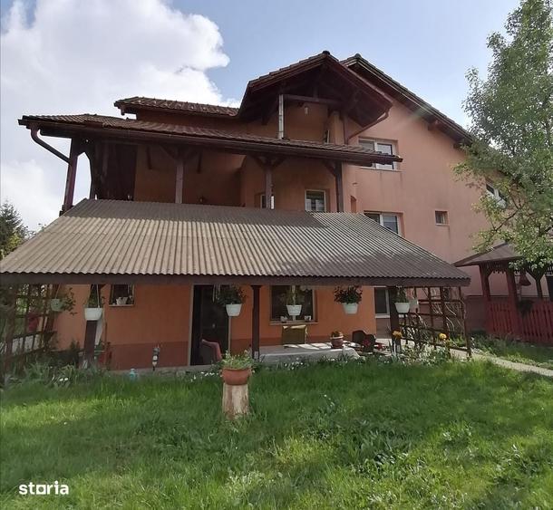 Casă cu 4 camere cu Teren 1000 Mp în Central