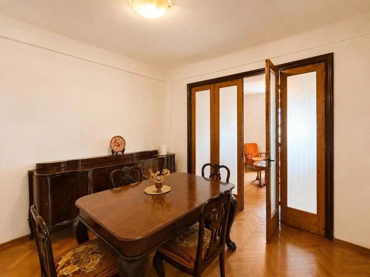 Apartament cu 4 camere semidecomandat în P-ța Universității