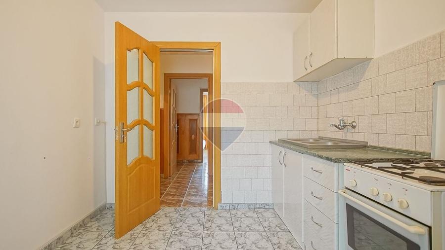 Apartament cu 3 camere decomandat în Gemenii
