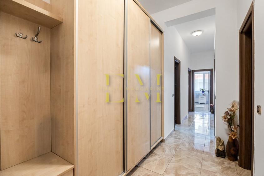 Apartament cu 3 camere decomandat în Tractorul
