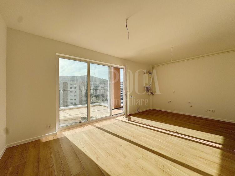 Apartament cu 3 camere semidecomandat în Florești