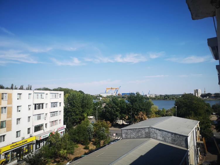Apartament cu 4 camere decomandat în Vest
