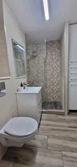 Apartament cu 3 camere decomandat în Mărăcineni