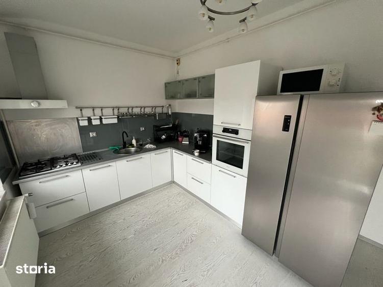 Apartament cu 4 camere decomandat, mobilat în Central
