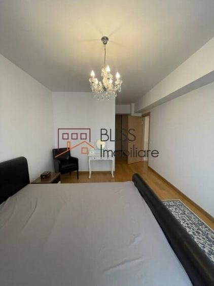 Apartament cu 3 camere semidecomandat în Aviației