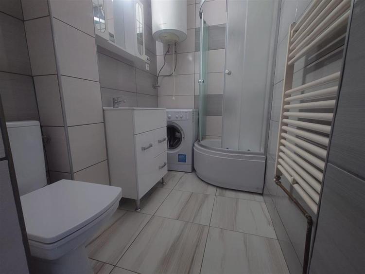 Apartament cu 3 camere decomandat, mobilat în Central