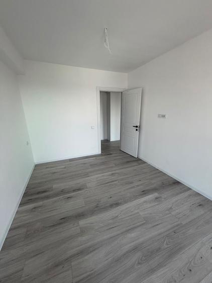 Apartament cu 2 camere semidecomandat în Topoloveni