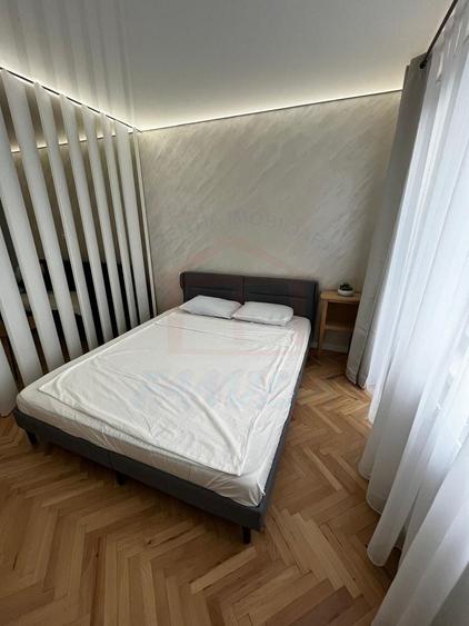 Apartament cu 3 camere semidecomandat, mobilat în Central