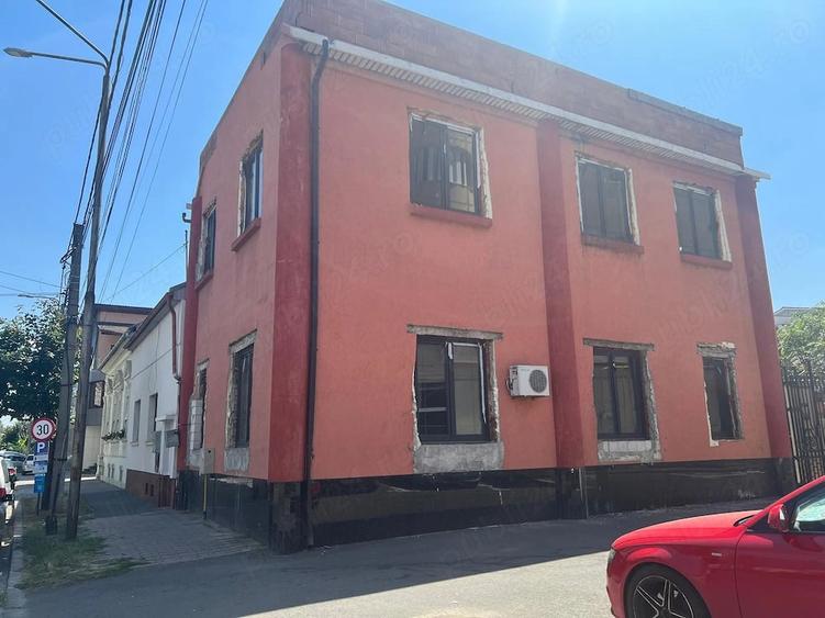 Casă cu Teren 202 Mp în Intim