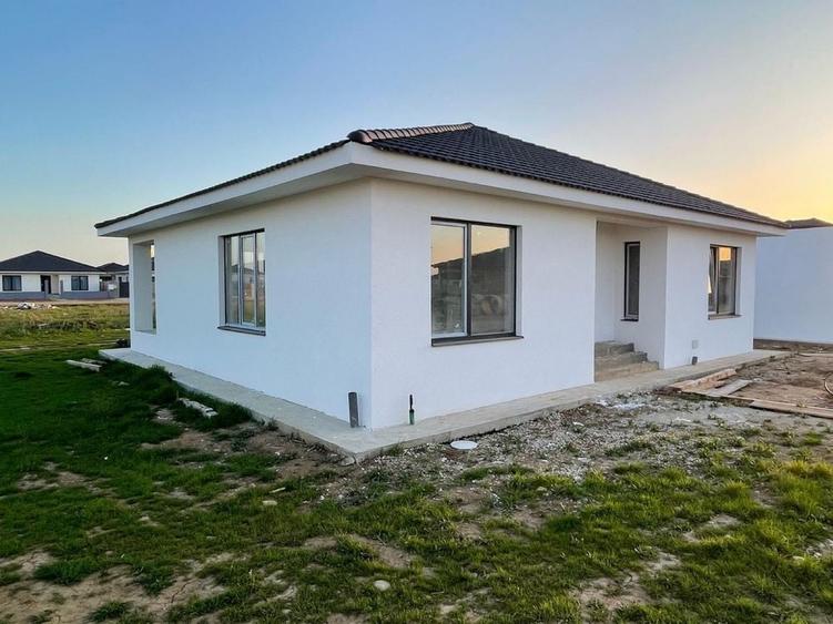 Casă cu 3 camere în Sântandrei