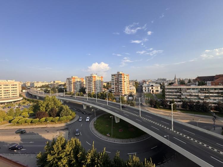 Apartament cu 4 camere decomandat în Titulescu
