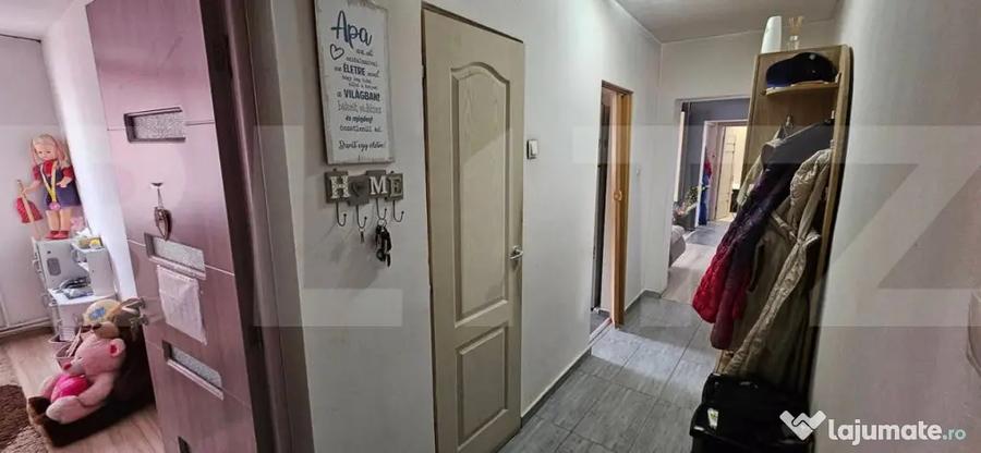 Apartament cu 3 camere semidecomandat în Ozun