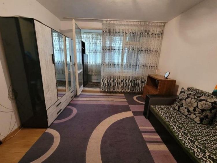 Apartament cu 4 camere decomandat în 1 Decembrie 1918
