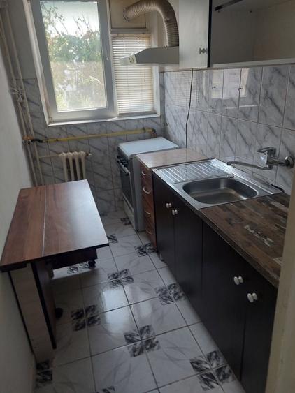 Apartament cu 2 camere nedecomandat în Mihai Bravu