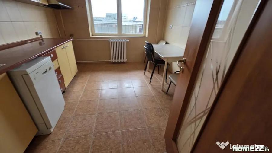 Apartament cu 4 camere decomandat în Matei Voievod