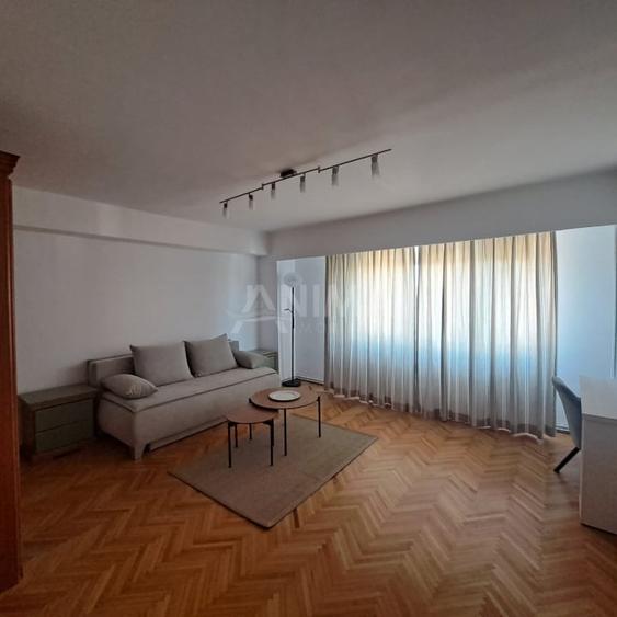 Apartament cu 3 camere decomandat, mobilat în Central