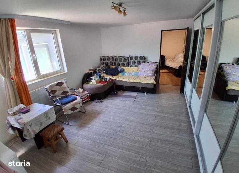 Casă cu 4 camere cu Teren 400 Mp în Tătărași