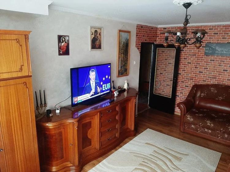 Apartament cu 3 camere decomandat în Eremia
