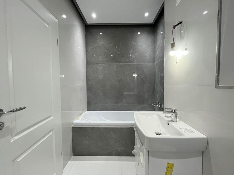 Apartament cu 3 camere semidecomandat în Torontalului
