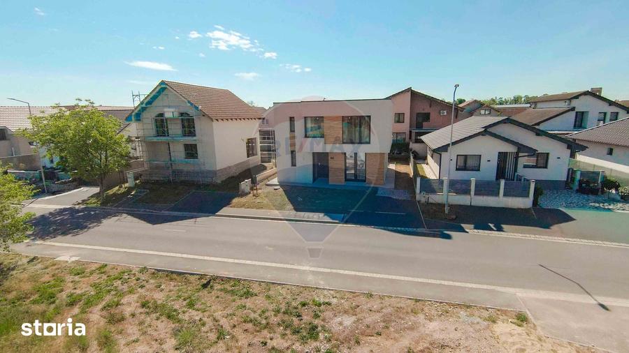Casă cu 5 camere cu Teren 250 Mp în Tokai