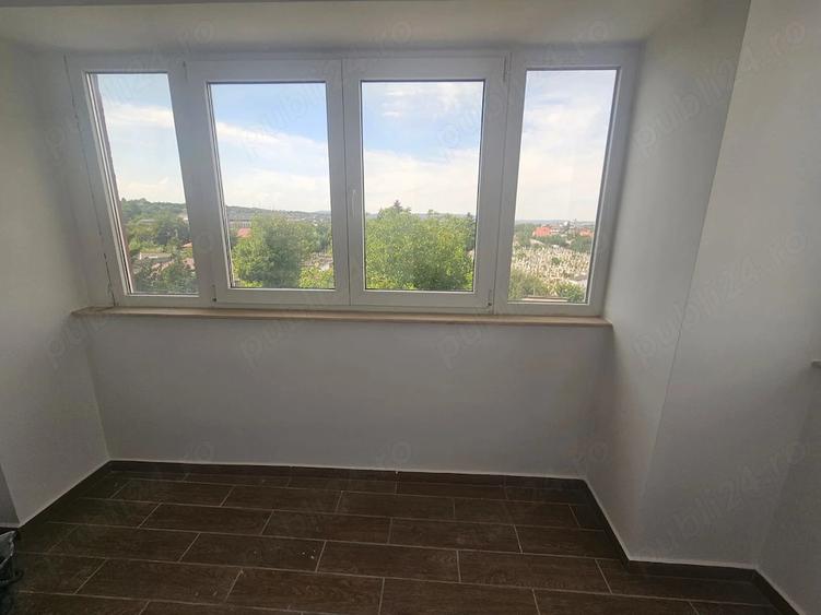 Apartament cu 3 camere decomandat în CFR