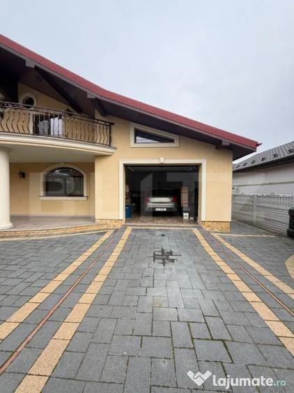 Casă cu 7 camere cu Teren 959 Mp în Central