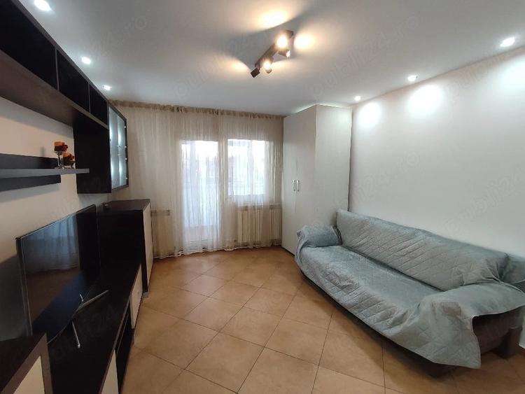 Apartament cu 2 camere decomandat în Nicolina