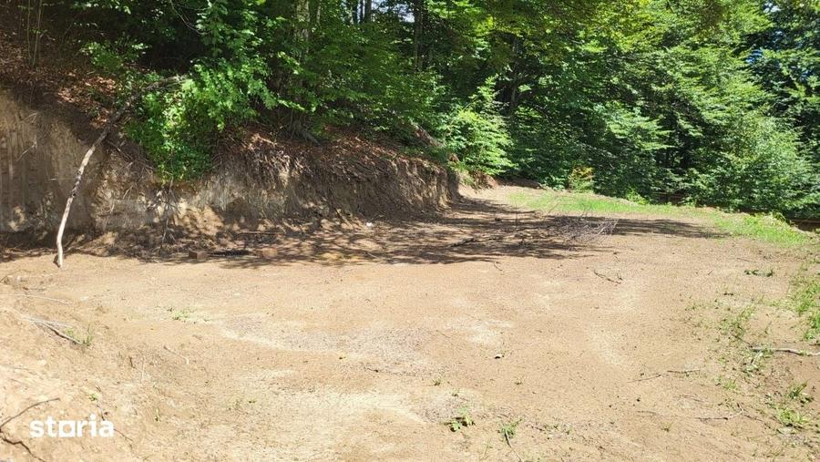 Teren de 1570 mp, în Măneciu