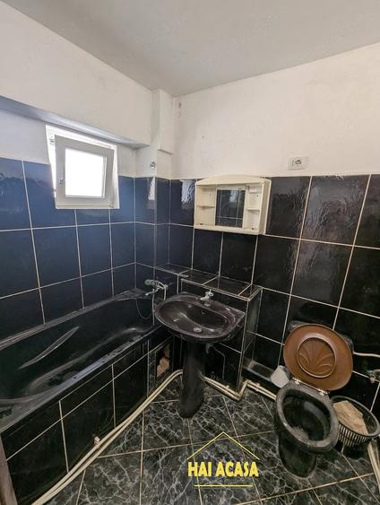 Apartament cu 3 camere nedecomandat în Micro 16