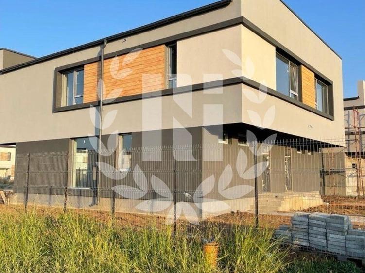 Duplex cu 4 camere cu Canalizare în Balotești